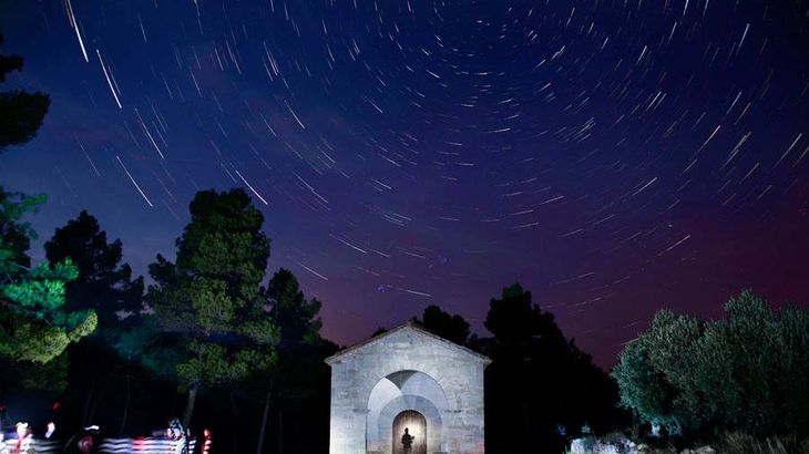 Elegancia y tranquilidad a la luz del firmamento