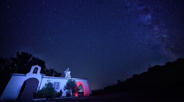 Los Calicantos un Paraje Starlight donde el cielo y el agua se encuentran