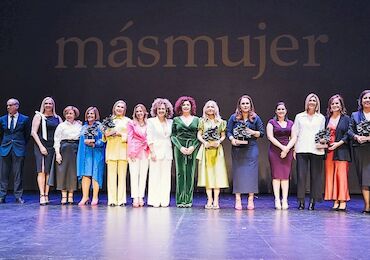 Antonia Varela, directora de la Fundación Starlight, galardonada por Más Mujer con el Premio Mujer Ciencia e Innovación.