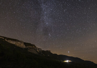 Rutas Jacobeas de Navarra: el Camino de Santiago bajo un cielo Starlight