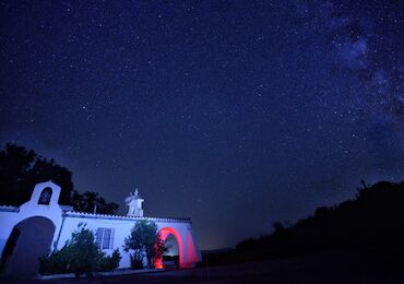 Los Calicantos: un Paraje Starlight donde el cielo y el agua se encuentran