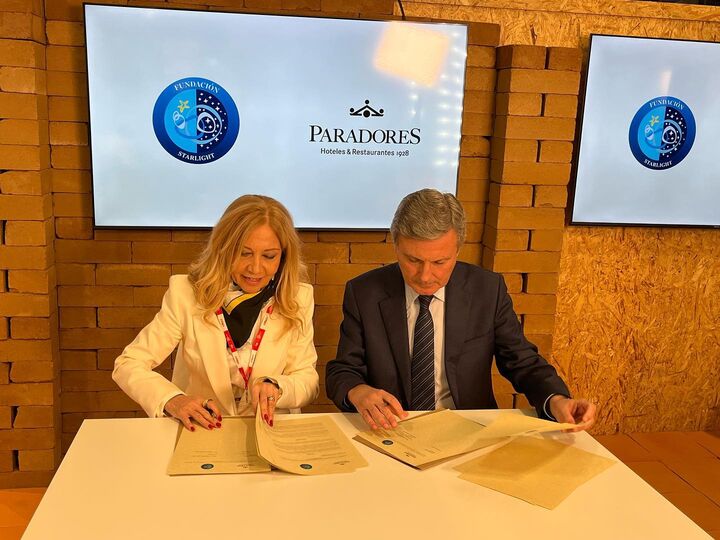La Fundación Starlight y Paradores Nacionales firman un convenio de colaboración