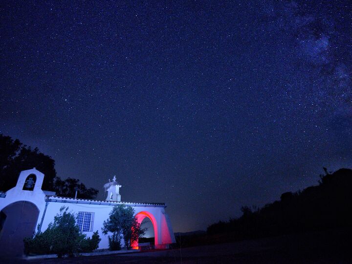 Los Calicantos: un Paraje Starlight donde el cielo y el agua se encuentran