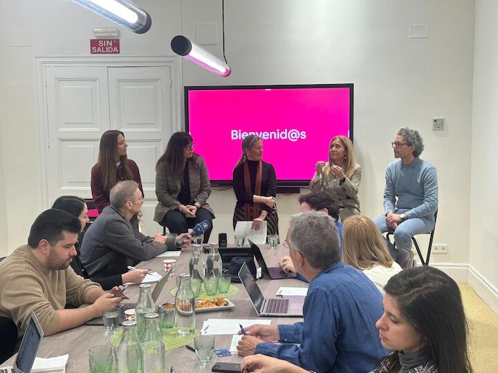 Airbnb rene a expertos en turismo y astronoma entre ellos Antonia Varela para analizar el impacto del eclipse de 2026