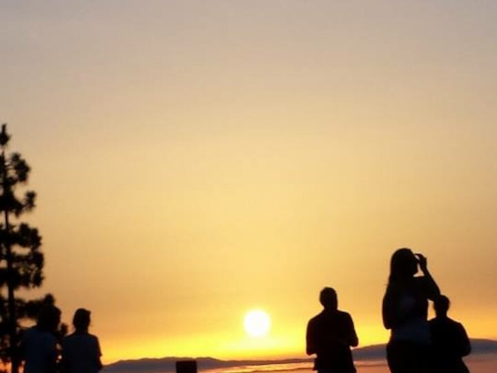 “Elegant Excursions”, acreditada como “Excursión Starlight”