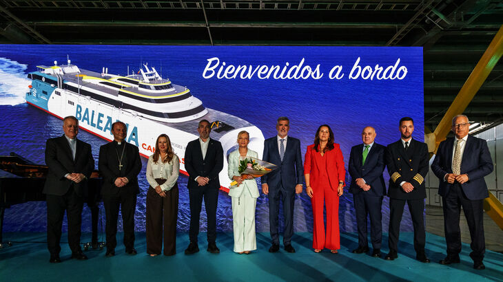 La directora de la Fundacin Starlight amadrina el nuevo fast ferry Mercedes Pinto de Baleria Canarias