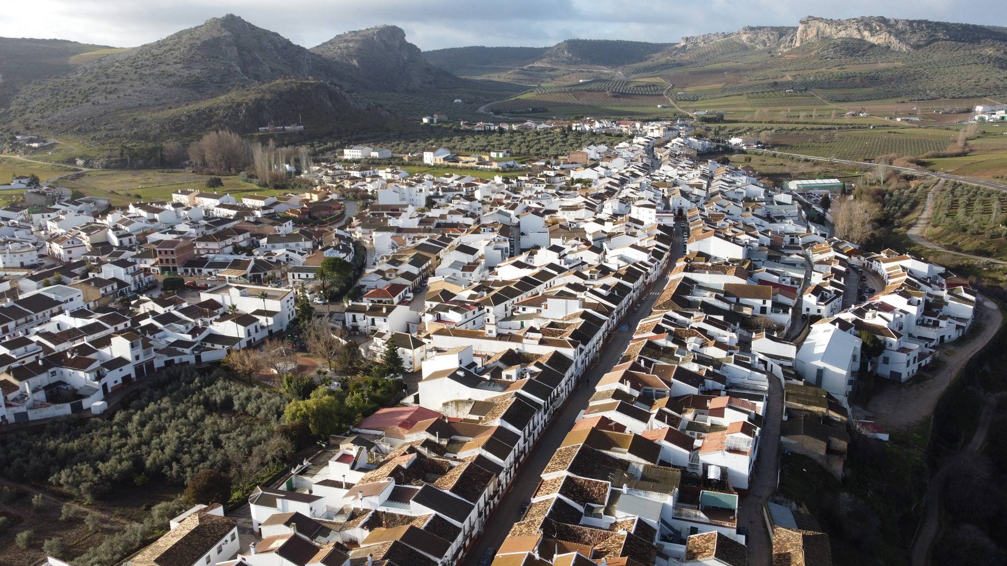 cuevas del becerro málaga
